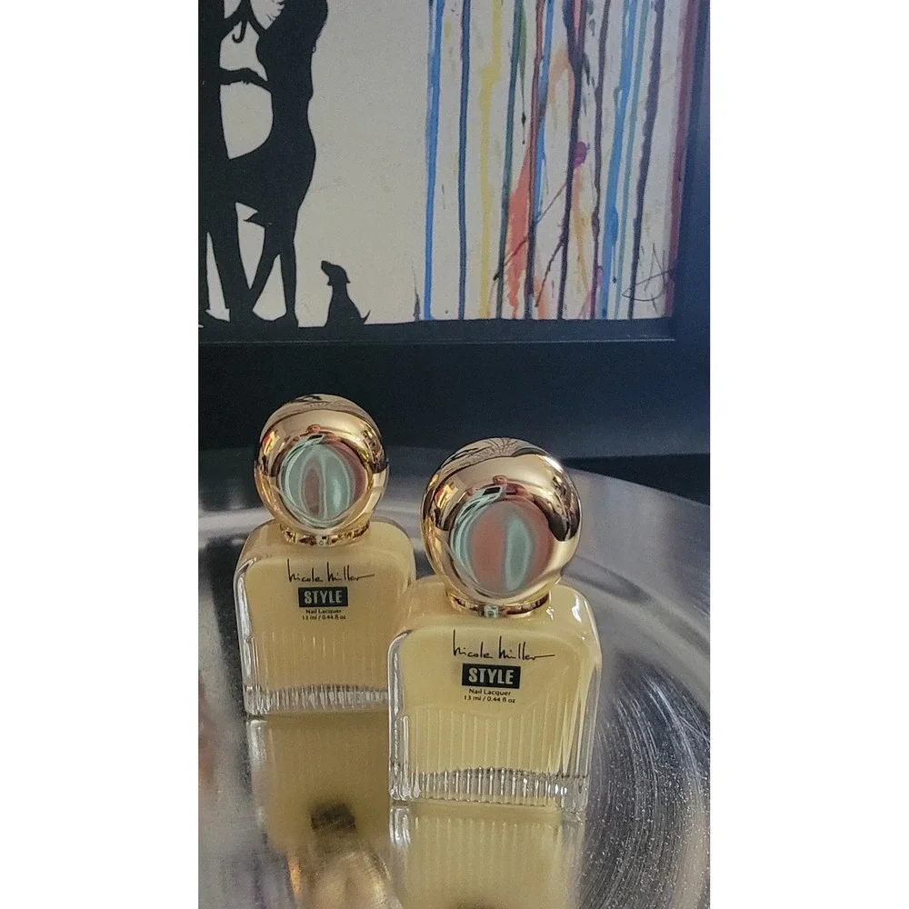 Nicole Miller Style Nail Lacquer Duo 13ml Creamy Pale Yellow Gold Cap  5‎ each
